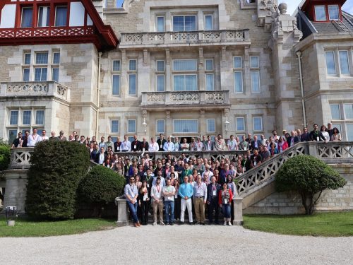 Family photo at the 5th ARRAKIHS Consortium Meeting
